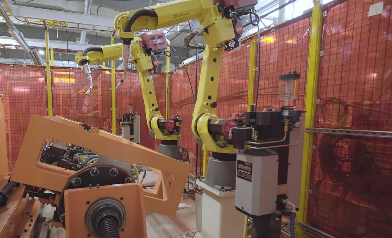 robotic welding Robotic welding cell with dual robot